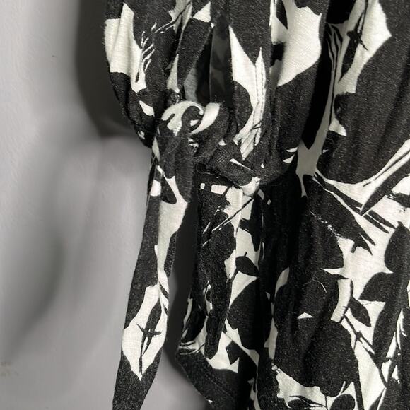 Lane Bryant Black and White Floral Cold Shoulder Top Size 18/20 - Picture 5 of 10